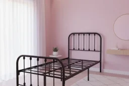 تخت خواب یکنفره چکاوک در اتاق خواب